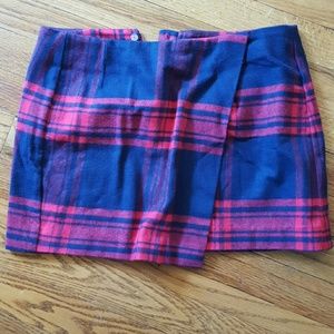 Perfect for fall!H&m Plaid flannel mini shirt sz 6