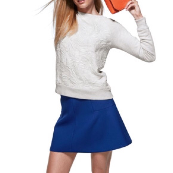 Mid thigh fluted skirt