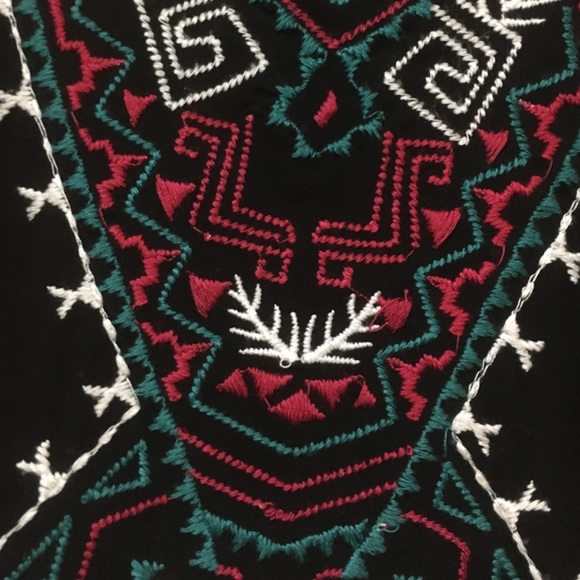 Black Tank with Pattern Embroidery - Picture 2 of 3