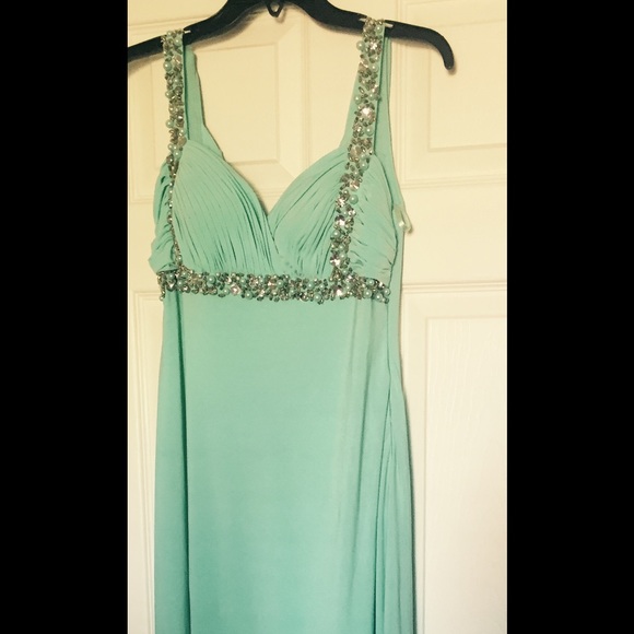 Prom Dress ๐ - Picture 2 of 4