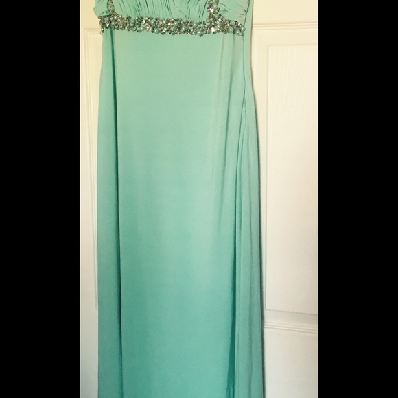 Prom Dress ๐ - Picture 3 of 4