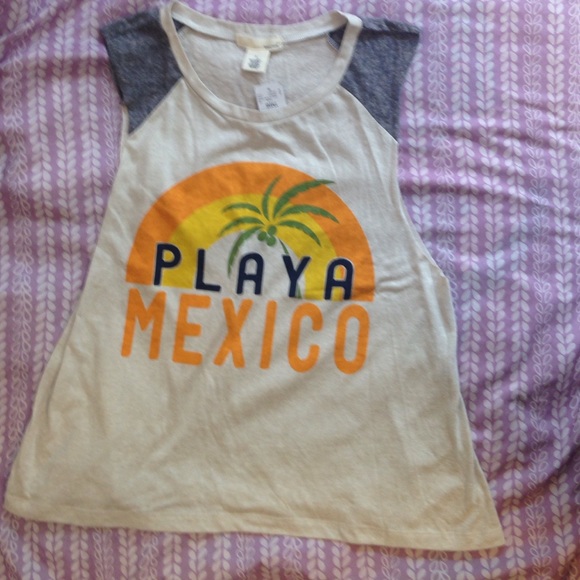 Sleeveless loose fitting t-shirt