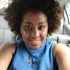 Meet your Posher, Andrea