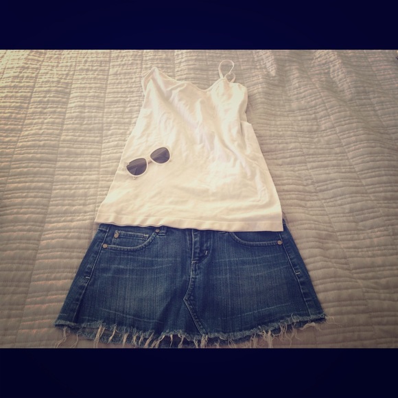 Denim skirts with design in the pocket
