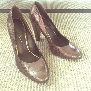 Bronze metallic pumps