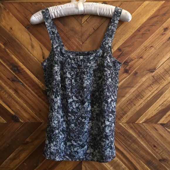 Cute flowy Banana Republic sleeveless silk top