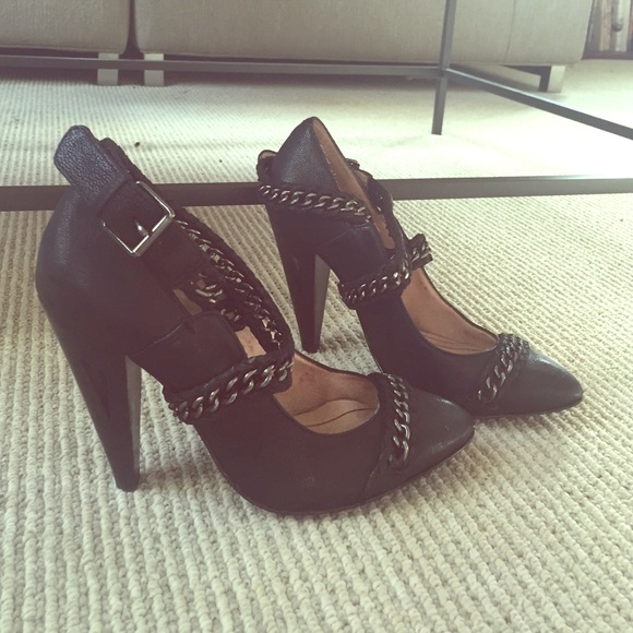 Modern Vintage Pumps - Picture 1 of 4