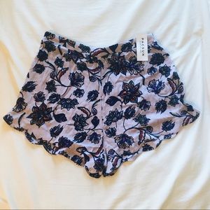 Kendall & Kylie flowy shorts