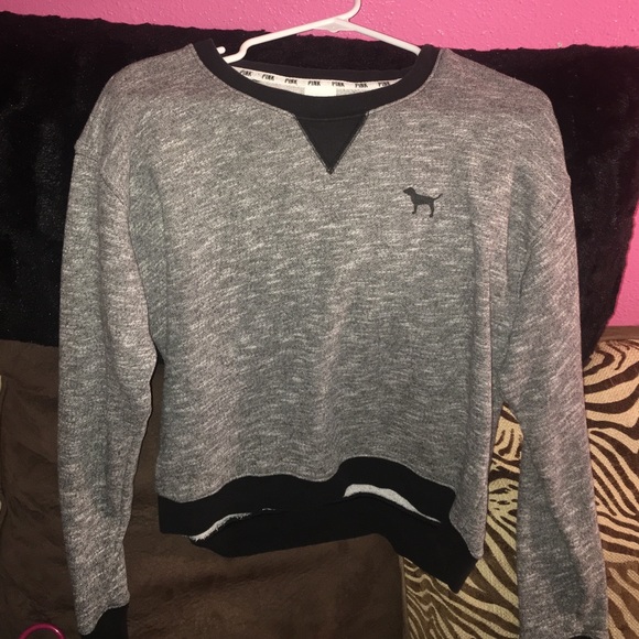 Grey sweater with black dog