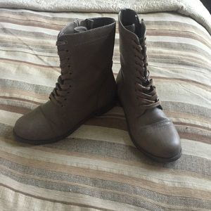 Combat boots