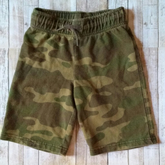 Boys camo short