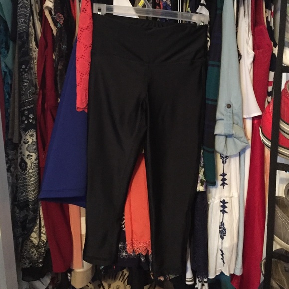😍25% off 2+😍Rue21 workout Capri