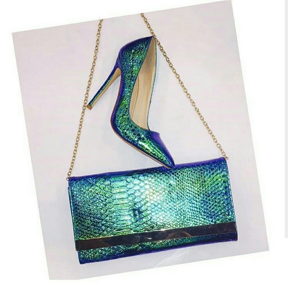 Metallic pointed toed shoe