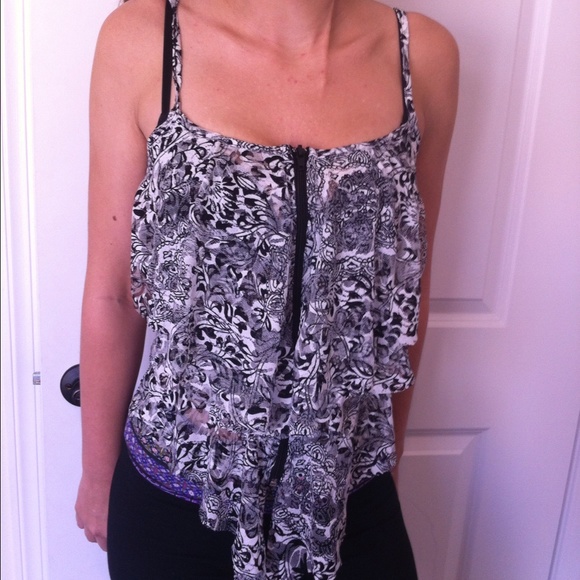 💞Tiered ruffle zip-down tank💞