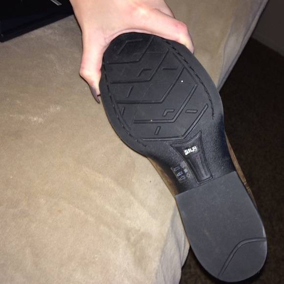 Ariat - Picture 2 of 2