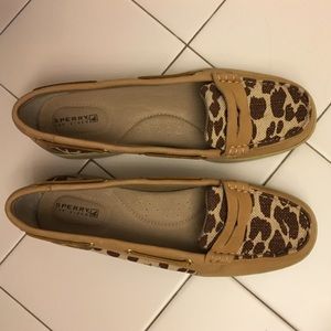 Giraffe print sperrys