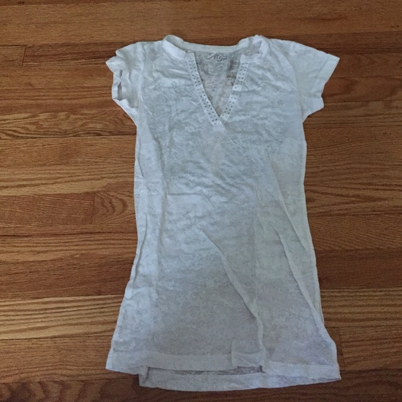 White tee with bling