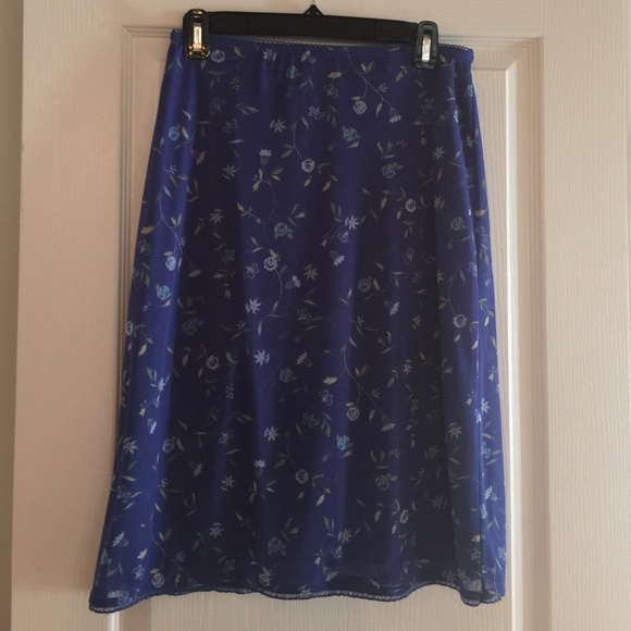 Blue flowered pattern skirt