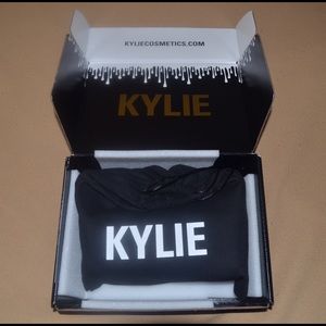 KYLIE COSMETICS BDAY EDITION BUNDLE