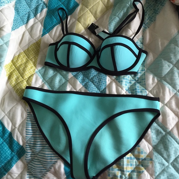 Triangl top (matching bottoms for sale too)