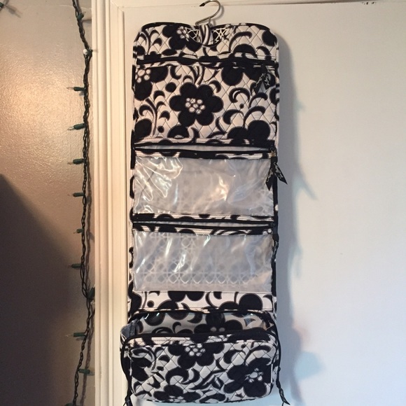 Hanging cosmetic organizer