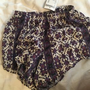 Brandy Melville shorts size small w tags