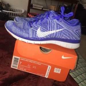 Nike flyknit running shoes