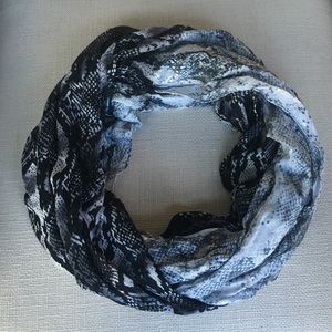 Express infinity scarf