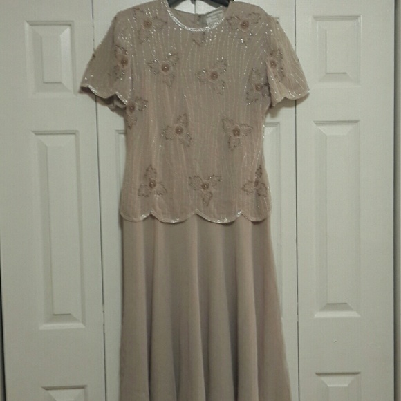 *!!***SOLD******LIKE NEW FORMAL GOWN