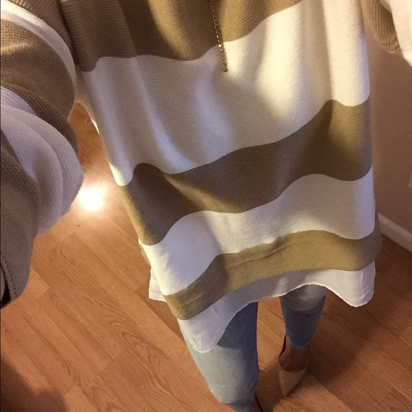 Camel /Ivory chiffon sweater 🍁 - Picture 2 of 4