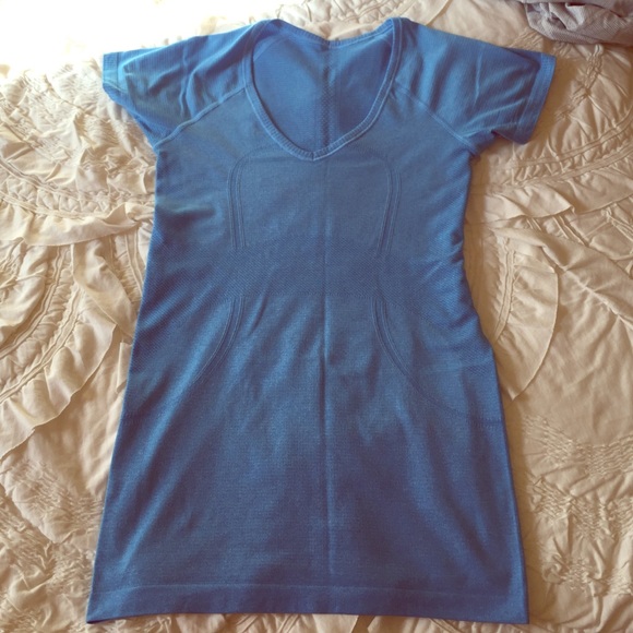 SOLD Lululemon V neck swiftly size 6