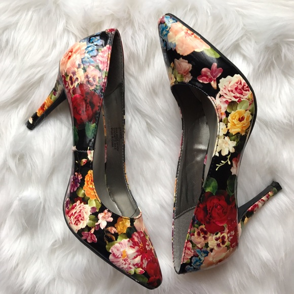 Shoes - Rampage Women's Multicolor Owanda Pumps