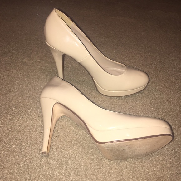 Nude heels!!