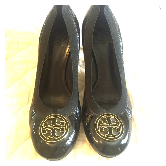 Tory Burch patent pump with 2 1/2 in heel