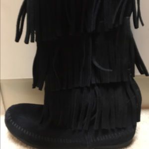 Minnetonka black fringe boot
