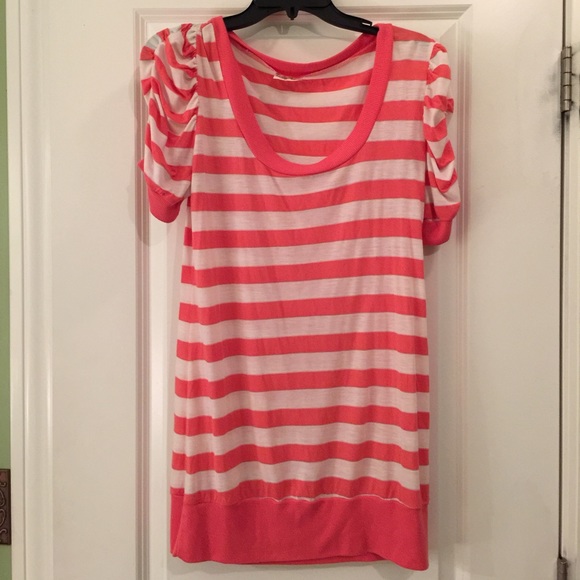 Women’s Striped scrunched sleeve top