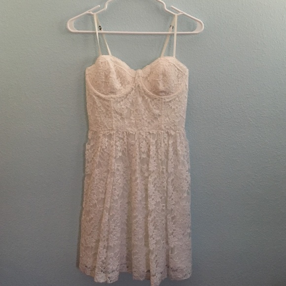 A&F white lace dress w/ bra