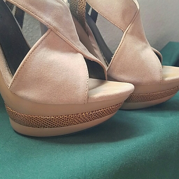 💥Platform Sandals! - Picture 4 of 4