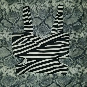 BLACK N WHITE CROP TOP