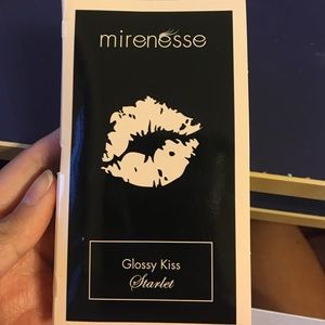 Mirenesse Glossy Kiss in 04
