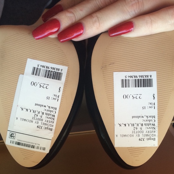 NEW WITH TAGS NEVER WORN MIchael Kors booties - Picture 2 of 4