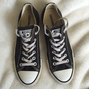 Black converse low tops