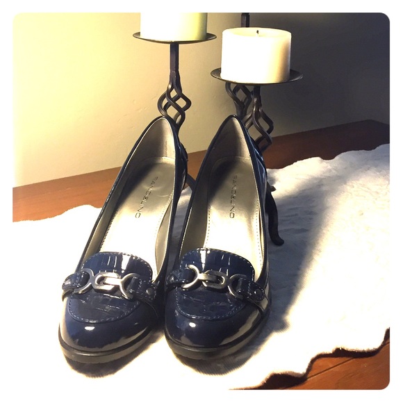 Bandolino Navy Heels!