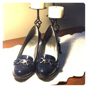 Bandolino Navy Heels!