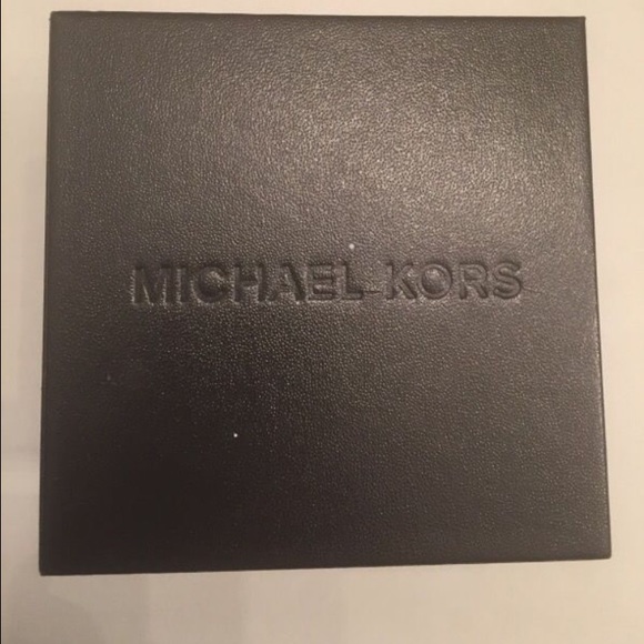 MK watch main image 3