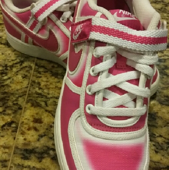 Nike Low Top