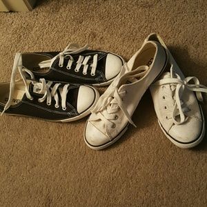 SOLD Dainty Converse Black and white Pair