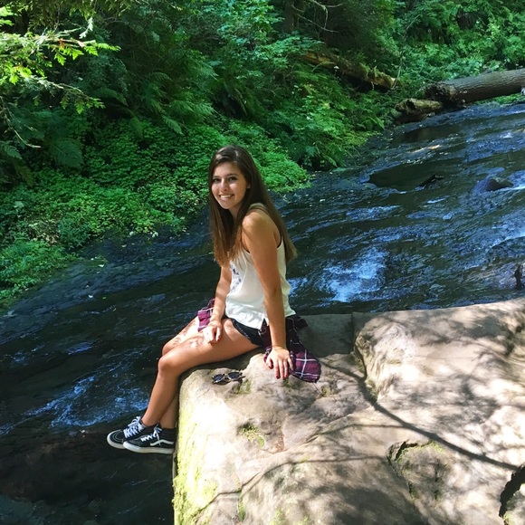 Meet your Posher, Alexis - Picture 1 of 1