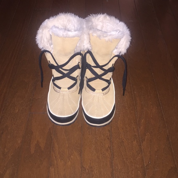 great condition practically new worn 1 year sorels