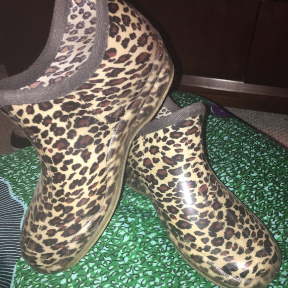 Cheetah Print rainboots!